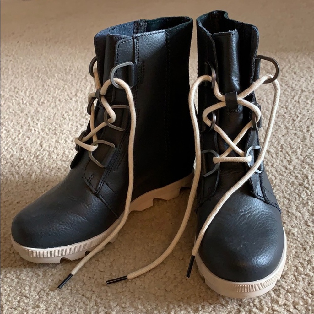 NWOT Sorel Big kids Joan of arctic wedge boot